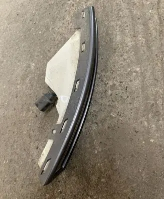 Volkswagen PASSAT B6 Front bumper turn signal 