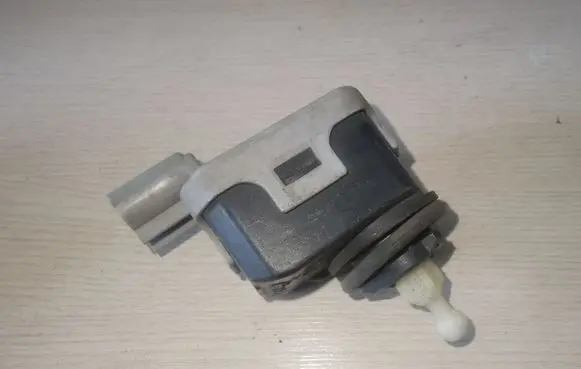 Opel Astra G Headlight level adjustment motor 90590665