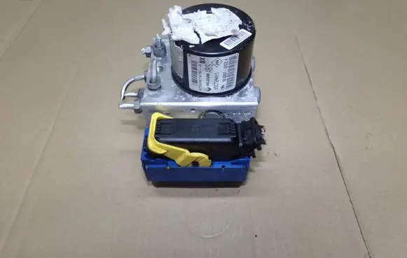 Renault Megane III ABS Pump 476606747R