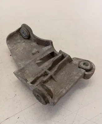 Gearbox mounting bracket