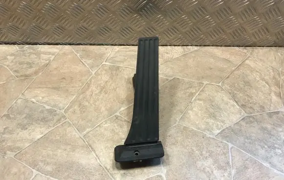 BMW 5 E60 E61 Accelerator throttle pedal 6858574