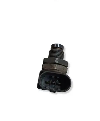 BMW 3 E46 Fuel pressure regulator 