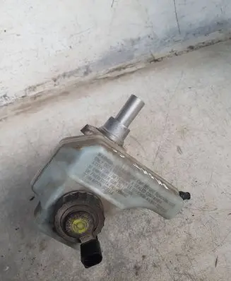 Volkswagen PASSAT CC Master brake cylinder