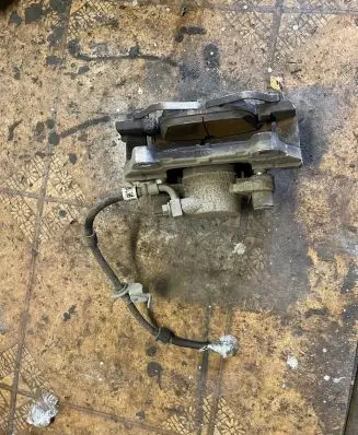 Volvo XC60 Front brake caliper 31665741