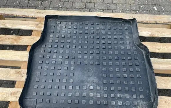 Mercedes-Benz C W204 Rubber trunk/boot mat liner A2048140341