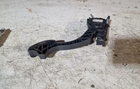 Ford Mondeo MK IV Accelerator throttle pedal 6G929F836NC