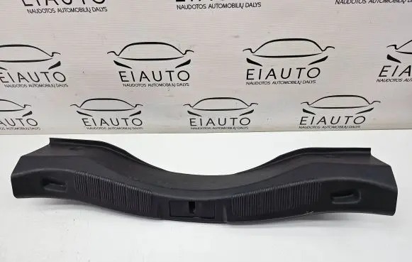 Trunk/boot sill cover protection