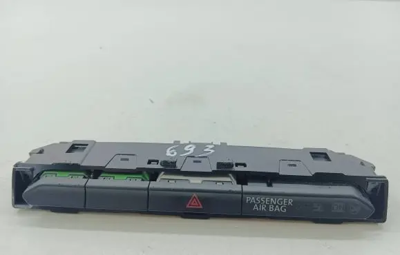 Volkswagen PASSAT B8 Hazard light switch 3G2853769A