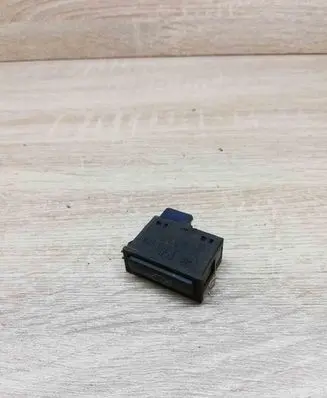 BMW 5 E39 Tailgate opening switch 8365579 03052500
