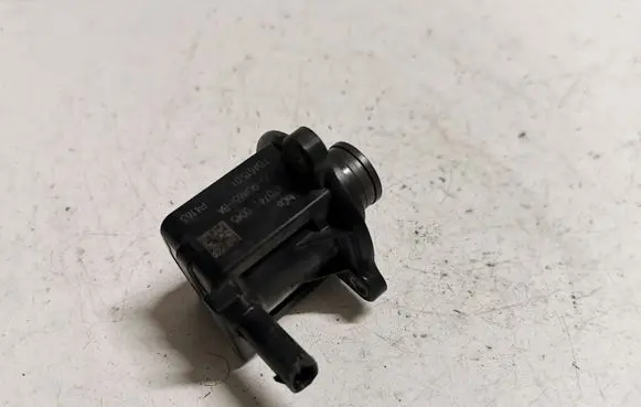 Ford Mustang VI Turbo solenoid valve CJ5G9U465BA
