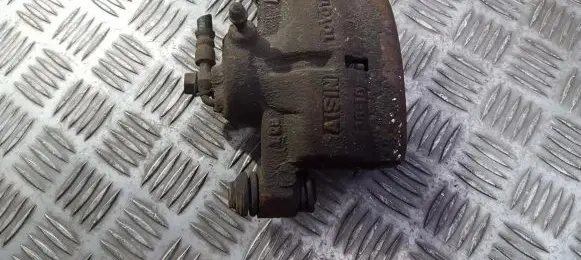 Toyota Avensis T220 Rear brake caliper