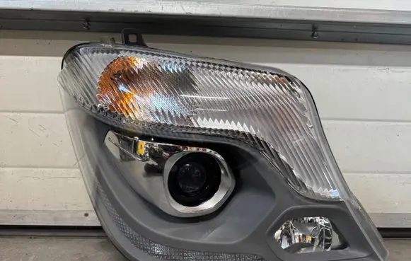 Mercedes-Benz Sprinter W906 Headlight/headlamp A9068203261 ADQ02HL4 1EJ01103022