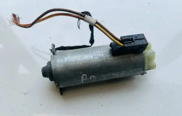 Porsche Cayenne (9PA) Seat adjustment motor 0130002529 198391102
