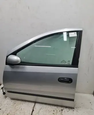 Nissan Almera Tino Front door