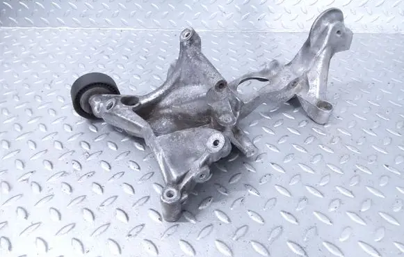 Volkswagen PASSAT CC Generator/alternator bracket 03H260089B
