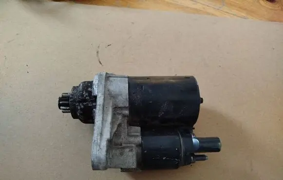 Volkswagen Golf V Starter motor 