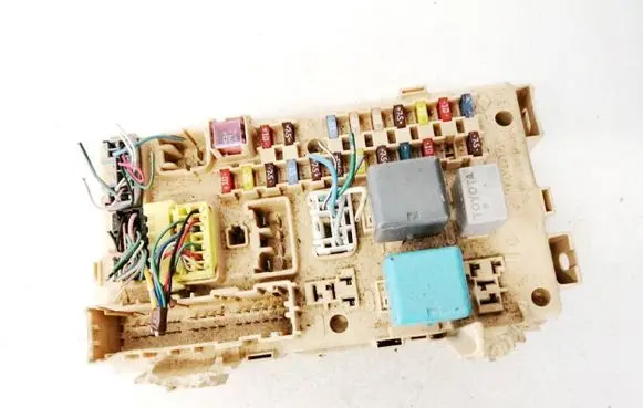Toyota Corolla Verso AR10 Fuse box set 892210f020 89221-0f020