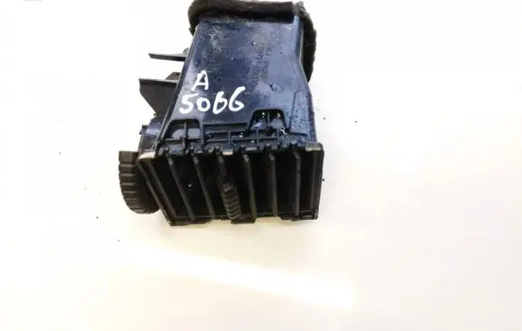 Nissan X-Trail T30 Dash center air vent grill 68751eq000