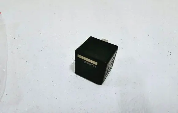 Ford Focus Battery relay fuse BUST-14B192-AA