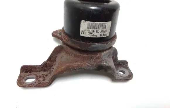 Volvo S60 Engine mount bracket 30671245