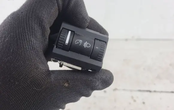 Skoda Octavia Mk2 (1Z) Panel lighting control switch 17K1333