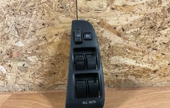 Toyota Avensis T250 Electric window control switch 8482005100 37168A267B07