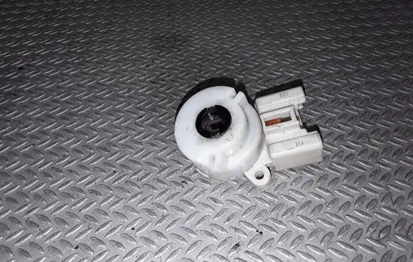 Lexus IS 200-300 Ignition lock contact 