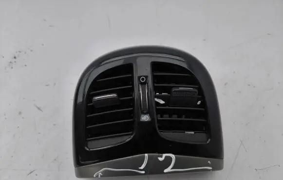 Rear air vent grill