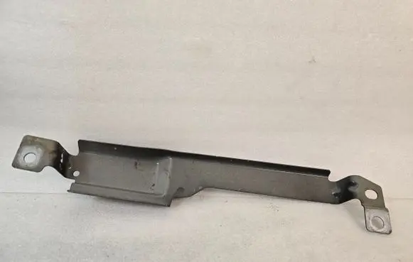 Volvo XC60 Fender mounting bracket 31424581