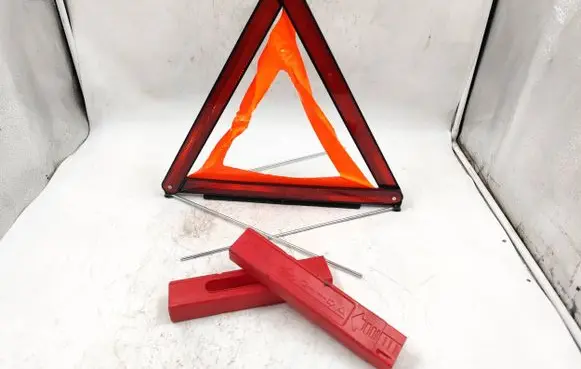 Audi A4 S4 B8 8K Emergency warning sign 8T0860251