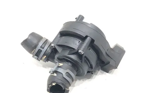 Volkswagen Tiguan Allspace Oil filter mounting bracket 5Q0965567B