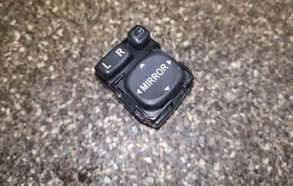 Toyota Avensis T250 Wing mirror switch 183575