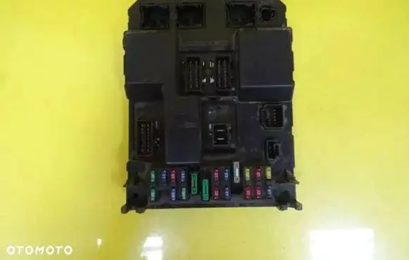 Peugeot 307 Fuse module 9651197680 9651196980