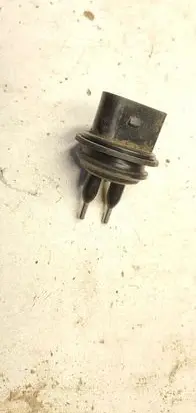 Volkswagen PASSAT B5.5 Windshield washer fluid level sensor 7M0919376