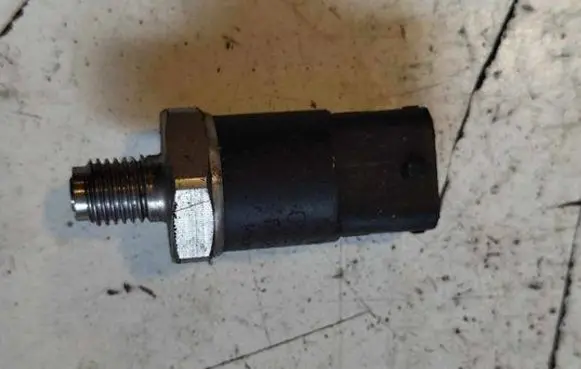 Fuel pressure sensor