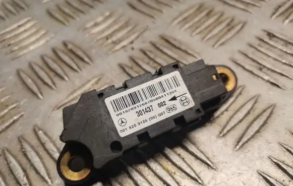 Mercedes-Benz C W203 Airbag deployment crash/impact sensor 0018209126