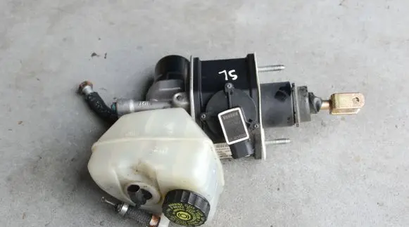 Mercedes-Benz SL R230 Master brake cylinder A0004300112