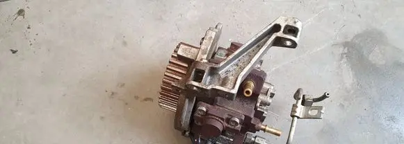 Peugeot 5008 Fuel injection high pressure pump 0445010102