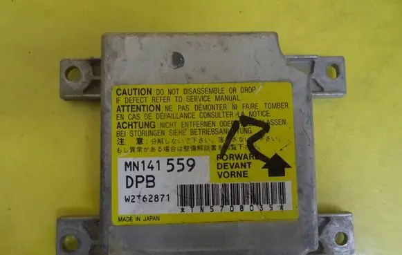 Mitsubishi Pajero Airbag control unit/module MN141559 W2T62871