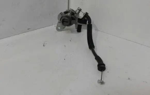 Audi A6 S6 C6 4F Tailgate exterior lock 8E0827573