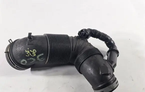 Audi A3 S3 8P Air intake hose/pipe 3C0129654P