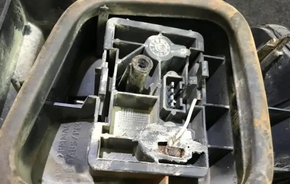 Citroen Xantia Tail light bulb cover holder