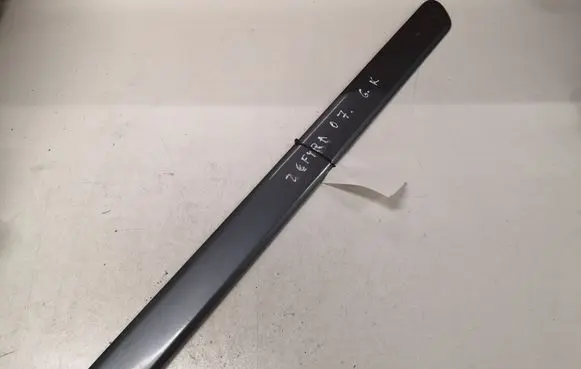 Opel Zafira B Rear door trim (molding) 13137774 498166255