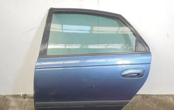 Toyota Avensis T220 Rear door 