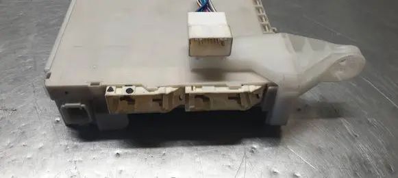 Toyota Auris 150 Fuse box set 21220W