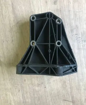 BMW 5 E60 E61 A/C compressor mount bracket 7792202