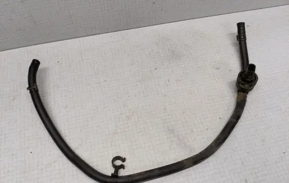 Volkswagen PASSAT B5.5 Engine coolant pipe/hose