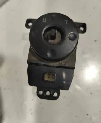 Hyundai Accent Wing mirror switch 202005064