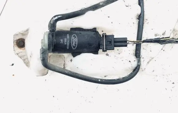 Ford Focus Windscreen/windshield washer pump 93bb17k624ba