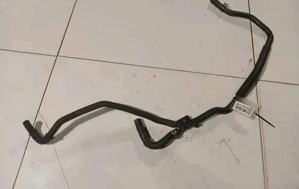 Toyota Avensis T270 Engine coolant pipe/hose 